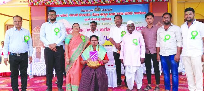 ತಾಲೂಕಾಡಳಿತದಿಂದ ಸಾಹಿತಿ ಮಡಿವಾಳಮ್ಮಗೆ ಸನ್ಮಾನ  