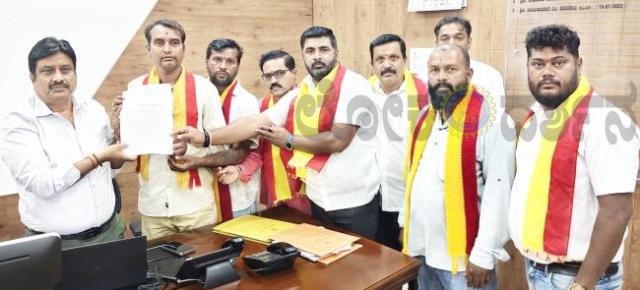 ಕನ್ನಡ ಭವನವನ್ನು ಸರಕಾರದ ವಶಕ್ಕೆ ಪಡೆಯಲು ಸಮಾನ ಮನಸ್ಕ ಕನ್ನಡ ಸಂಘಟನೆಗಳ ವೇದಿಕೆ ಮನವಿ ಕನ್ನಡ ಸಾಹಿತ್ಯ ಪರಿಷತ್ತಿನ ಜಿಲ್ಲಾ ಅಧ್ಯಕ್ಷರ ವಿರುದ್ಧ ಕ್ರಮಕೈ ಒತ್ತಾಯ