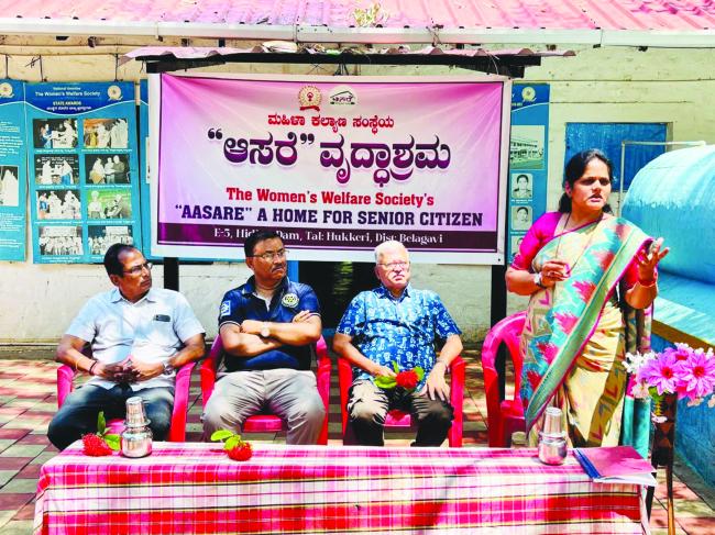 ವೃದ್ಧಾಶ್ರಮಕ್ಕೆ ರೋಟರಿ ಕ್ಲಬ್ ಸದಸ್ಯರ ಭೇಟಿ 