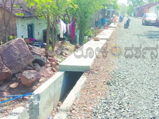 ಗ್ರಾಮಸ್ಥರಿಗೆ ಉಪಯುಕ್ತವಾಗದ ರಸ್ತೆ ಕಾಮಗಾರಿ  