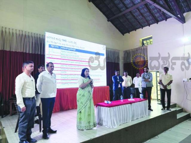 ಜನಗಣತಿ ತರಬೇತಿ ಕಾರ್ಯಾಗಾರಗಳಿಗೆ ಜಿಲ್ಲಾಧಿಕಾರಿ ಸ್ನೇಹಲ್ ಆರ್‌., ಸಿಇಓ ಭುವನೇಶ ಪಾಟೀಲ ಭೇಟಿ