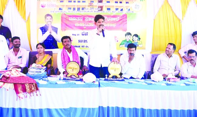 ವಿದ್ಯಾರ್ಥಿನಿಯರಿಗೆ ಶಿಕ್ಷಣದ ಹಿತದೃಷ್ಠಿಯಿಂದ ಪಿಯು ಕಾಲೇಜು ತರುವ ಭರವಸೆ ನೀಡಿದ ಶಾಸಕ ಜೆ.ಎನ್ ಗಣೇಶ 