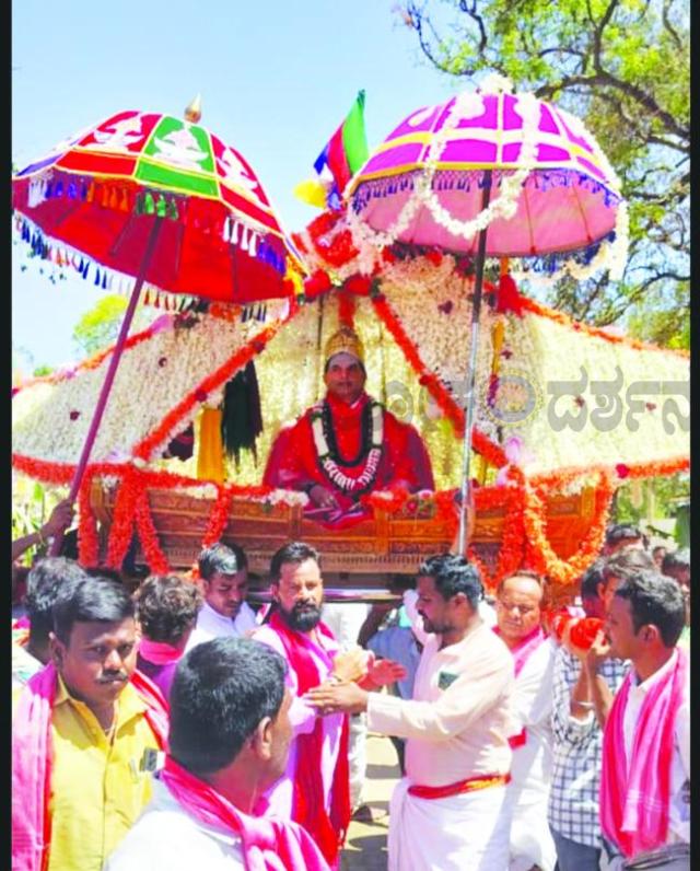 ದುರುಗಮ್ಮ ದೇವಿ ದೇವಸ್ಥಾನ ಗೋಪುರ ಕಳಸಾರೋಹಣಉಜ್ಜಯಿನಿ  ಶ್ರೀ ಗಳ ಅಡ್ಡ ಪಲ್ಲಕ್ಕಿ ಮಹೋತ್ಸವ