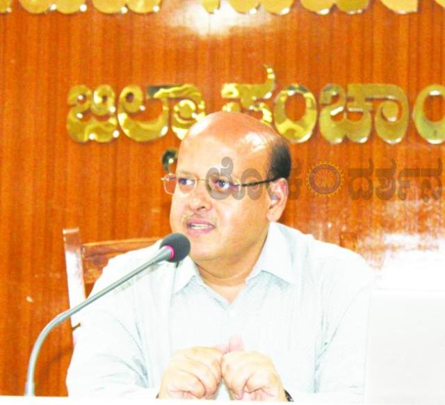 ಕೊಪ್ಪಳ ಜಿಲ್ಲಾದ್ಯಂತ ಎಲ್ಲ ಕಡೆಗೂ ಸಮರ​‍್ಕ ನೀರು  ಪೂರೈಕೆಯಾಗಲಿ: ಜಿಲ್ಲಾಧಿಕಾರಿ ಡಾ.ಸುರೇಶ ಬಿ ಇಟ್ನಾಳ 