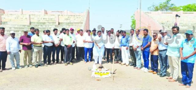 ಮೂಲಭೂತ ಸೌಕರ್ಯ ಕಲ್ಪಿಸುವ ಅಭಿವೃದ್ಧಿ ಕಾಮಗಾರಿಗೆ ಶಾಸಕ ಡಿ.ಎಮ್‌.ಐಹೊಳೆ ಚಾಲನೆ  