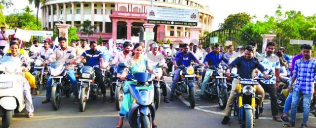 ಸ್ವಯಂ ಜನಗಣತಿಯ ಬೈಕ್ ರಾ​‍್ಯಲಿಗೆ ಎಸಿ, ಶ್ವೇತಾ ಬೀಡಿಕರ ಚಾಲನೆ 