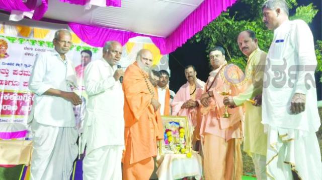 ಜೀವನದಲ್ಲಿ ಆಧ್ಯಾತ್ಮಿಕ ಒಲವು ಬೆಳೆಸಿಕೊಳ್ಳಿ: ನಾವದಗಿ   