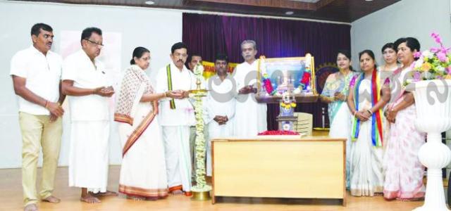 ವಿಶ್ವ ಶಾಂತಿಗಾಗಿ ಅಹಿಂಸೆ ಪ್ರಮುಖ ಅಸ್ತ್ರ: ಡಾ. ಅಜಿತ ಪ್ರಸಾದ 