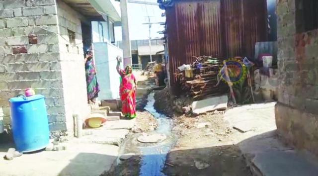 ಇದು ರಸ್ತೆನಾ ಚರಂಡಿನಾ ನೋಡಿ ಅಧಿಕಾರಿಗಳೇ 