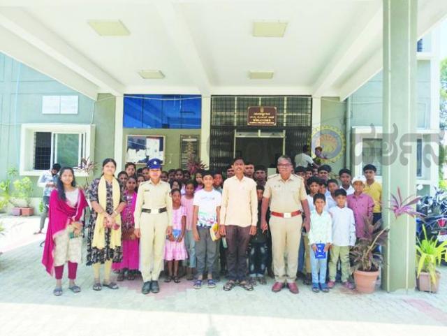 ಪೊಲೀಸ್‌ ಠಾಣೆಗೆ ಭೇಟಿ ನೀಡಿದ ವಿದ್ಯಾರ್ಥಿಗಳು : ಮಕ್ಕಳಿಗೆ ಕಾನೂನು ಅರಿವು 