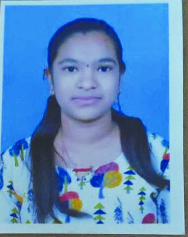 ದಾನೇಶ್ವರಿ ಕಾಡಣ್ಣವರ ವಿಜ್ಞಾನ ವಿಭಾಗದಲ್ಲಿ 97ಅ ಅಂಕ