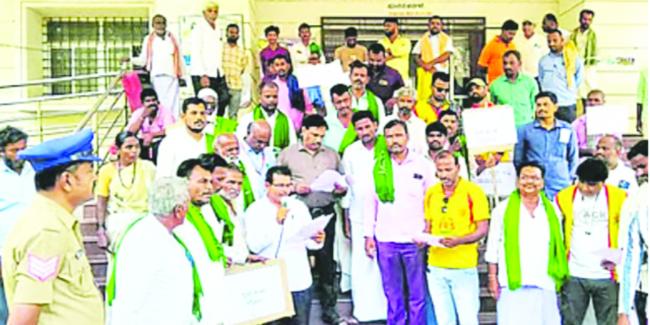ಭೂ ಮಾಪಕರ ಬೇಡಿಕೆ ಈಡೇರಿಸಲು : ಎಎಪಿ ಪ್ರತಿಭಟನೆ  