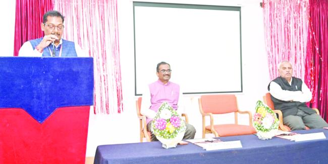 ಸಂಶೋಧನೆ, ಆವಿಷ್ಕಾರಗಳತ್ತ ಆಸಕ್ತಿ ಬೆಳೆಸಿಕೊಳ್ಳಿ:  ಪ್ರಾಚಾರ್ಯ ವಿ.ಕೆ.ಅಪ್ಪಾಜಿಗೋಳ 