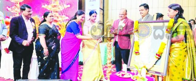 ನರ್ಸ್‌ಗಳೆಂದರೆ ಹೃದಯ ಶ್ರೀಮಂತರು : ಸಚಿವೆ ಲಕ್ಷ್ಮೀ ಹೆಬ್ಬಾಳಕರ್  