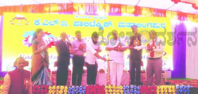 ಒಳ್ಳೆಯ ನಡತೆ ಮತ್ತು ಹೊಸ ವಿಚಾರಗಳಲ್ಲಿ ಭಾಗಿಯಾಗಿ: ಗುಡಗುಂಟಿಮಠ. 