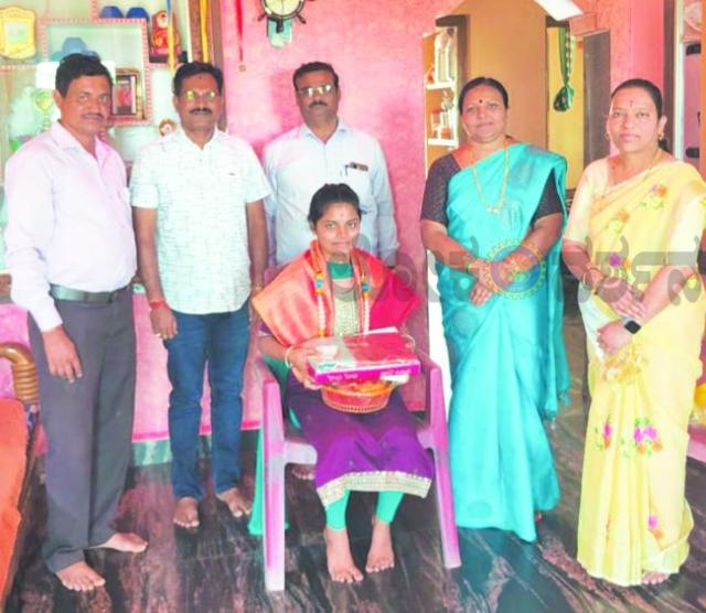 ಸವದತ್ತಿ ತಾಲೂಕಿಗೆ ಪ್ರಥಮ ಸ್ಥಾನ:   ಗಾಯತ್ರಿ ಹುರಕಡ್ಲಿಗೆ ಸನ್ಮಾನ 