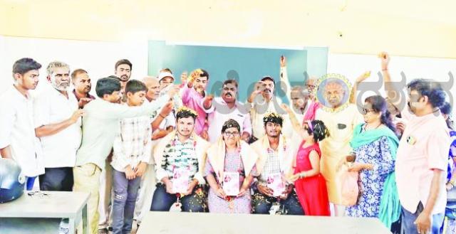 ಓದಿಗೂ ಸೈ, ಹೋರಾಟಕ್ಕೂ ಸೈ: ದ್ವಿತೀಯ ಪಿಯುಸಿ ಪರೀಕ್ಷೆಯಲ್ಲಿ ಅತ್ಯುತ್ತಮ ಅಂಕಗಳಿಸಿದ ಎಸ್‌ಎಫ್‌ಐ ಕಾರ್ಯಕರ್ತರಿಗೆ ಅಭಿನಂದನಾ ಸನ್ಮಾನ