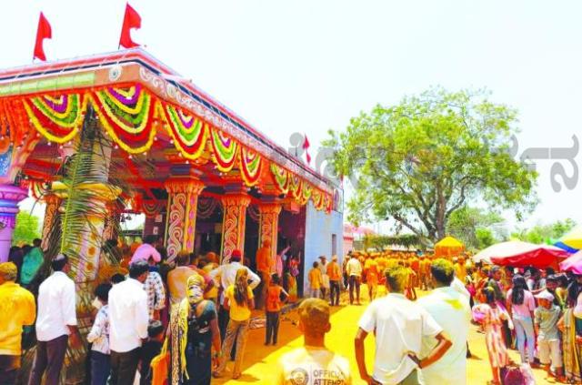 ವಿಜೃಂಭಣೆಯಿಂದ ಜರುಗಿದ ಶ್ರೀ ಸಿದ್ದೇಶ್ವರ ಜಾತ್ರೆ 