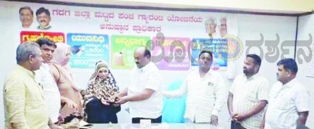 ಎಚ್ ಕೆ ಪಾಟೀಲ್ ಸೇವಾ ತಂಡ ಶ್ರವಣ ಯಂತ್ರ ಸಾಧನ ವಿತರಣೆ 