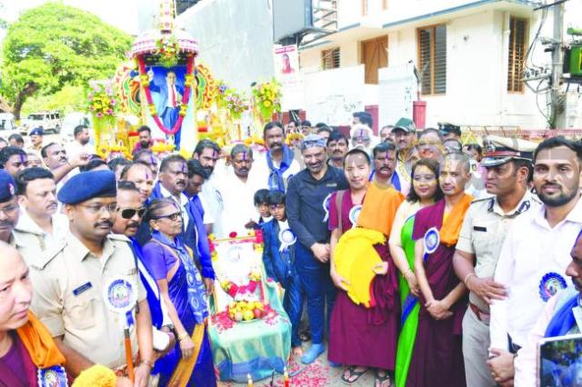 ಡಾ.ಬಿ.ಆರ್‌.ಅಂಬೇಡ್ಕರ್‌ರ ಭಾವಚಿತ್ರದ ಮೆರವಣಿಗೆಗೆ ಸಚಿವ ಲಾಡ್‌ರಿಂದ ಚಾಲನೆ 