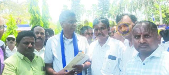 ಸಚಿವರಿಗೆ ಪಿಯುಸಿ ಫಲಿತಾಂಶ ವರದಿ ಸಲ್ಲಿಕೆ 