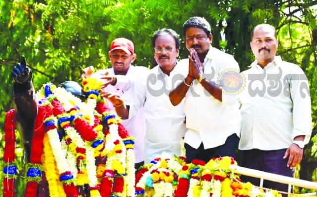 ವ್ಯವಸ್ಥೆಯ ವಿರುದ್ಧದ ಹೋರಾಟಕ್ಕೆ ಅಂಬೇಡ್ಕರ್ ವಿಚಾರಗಳೇ ನಮಗೆ ದಾರೀದೀಪ: ಜಿಲ್ಲಾಧ್ಯಕ್ಷ ಕೃಷ್ಣಾ ಹಡಪದ ಕ್ರಾಂತಿಕಾರಿ ಕರೆ