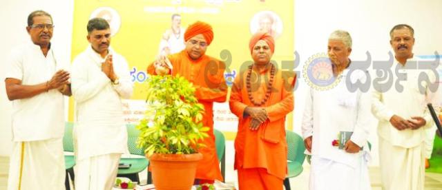  ದೇಶಭಕ್ತಿಯೊಂದಿಗೆ ದೇಶೀಯ ಸಂಸ್ಕಾರ ಅಳವಡಿಸಿಕೊಳ್ಳಿ: ಡಾ. ಅಲ್ಲಮಪ್ರಭು ಮಹಾಸ್ವಾಮಿಗಳು 