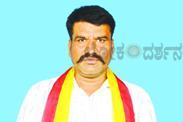 ಗ್ರೇಡಿಂಗ್ ಪ್ರಶ್ನಿಸಿದ್ದ ಅರ್ಜಿ ವಜಾ: ಕರವೇ ಜಿಲ್ಲಾಧ್ಯಕ್ಷ ಶಿವರಾಜ ಉಳ್ಳಾಗಡ್ಡಿ ಸ್ವಾಗತ 