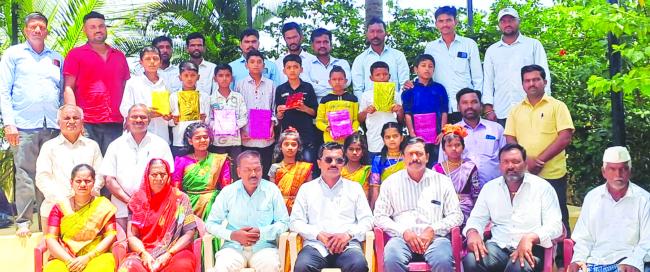 ಹೋಮ್ ವರ್ಕ್‌ ಸಮೇತ ಮಕ್ಕಳಿಗೆ ಬೀಳ್ಕೊಡುಗೆ 