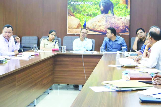 ಜಿಲ್ಲಾ ವಿಪತ್ತು ನಿರ್ವಹಣಾ ಪ್ರಾಧಿಕಾರದ ಸಭೆಯಲ್ಲಿ ಡಿಸಿ ನಾಗೇಂದ್ರ ಪ್ರಸಾದ್‌.ಕೆ ಕಟ್ಟು ನಿಟ್ಟಿನ ಸೂಚನೆ 