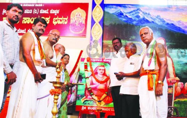 ಶ್ರೀ ಶಂಕರಾಚಾರ್ಯ ಜಯಂತಿ ಆಚರಣೆ ಶಂಕರಾಚಾರ್ಯರ ಕೊಡುಗೆ ಅನನ್ಯ: ಶಾಸಕ ಕೆ.ರಾಘವೇಂದ್ರ ಹಿಟ್ನಾಳ