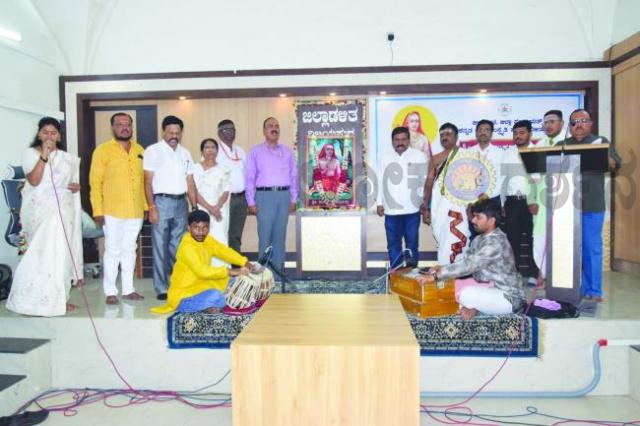 ಜಿಲ್ಲಾಡಳಿತದಿಂದ ಆದಿ ಶಂಕರಾಚಾರ್ಯರ ಜಯಂತಿ ಅರ್ಥಪೂರ್ಣವಗಿ ಆಚರಣೆ 