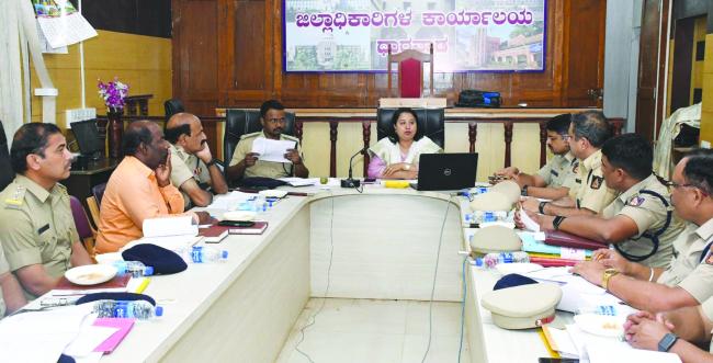 ಕಳ್ಳಬಟ್ಟಿ, ನಕಲಿ ಮದ್ಯ, ಅಪರಾಧ ಕೃತ್ಯಗಳಲ್ಲಿ ಇಲಾಖೆ, ಸರಕಾರಿ ನೌಕರರು ಭಾಗಿಯಾದರೆ ನಿರ್ಧಾಕ್ಷಿಣ್ಯವಾಗಿ ಕ್ರಮ: ಜಿಲ್ಲಾಧಿಕಾರಿ ಸ್ನೇಹಲ್ ಆರ್‌.