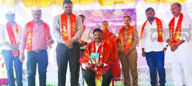 ಸಾಹಿತಿ ಶ್ರೀಕಾಂತ ಪತ್ತಾರಗೆ ಸನ್ಮಾನ 