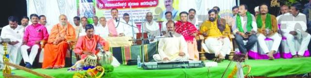 ಆಧ್ಯಾತ್ಮಿಕ ಬದುಕಿನಿಂದ ಜೀವನ ಸಾರ್ಥಕ: ಮಾಗಣಗೇರಿಶ್ರೀ 