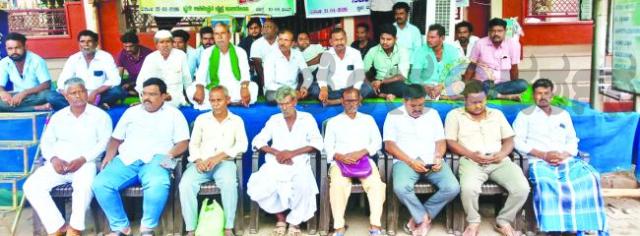 ಚೋಕಾವಿ ಹಾಗೂ ತಮದಡ್ಡಿ ಗ್ರಾಮದಿಂದ ಪ್ರಜಾಸೌಧ ಸ್ಥಳ ವಿರೋಧ-56ನೇ ದಿನದ ಧರಣಿ ಸತ್ಯಾಗ್ರಹಕ್ಕೆ ಸಂಪೂರ್ಣ ಬೆಂಬಲ   