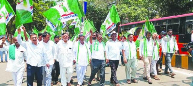 ಮಹಿಳಾ ಮೀಸಲಾತಿಗೆ ವಿರೋಧ ವ್ಯಕ್ತಪಡಿಸಿದ ಕಾಂಗ್ರೆಸ್ ವಿರುದ್ಧ ಜೆಡಿಎಸ್ ಬೃಹತ್ ಪ್ರತಿಭಟನೆ 