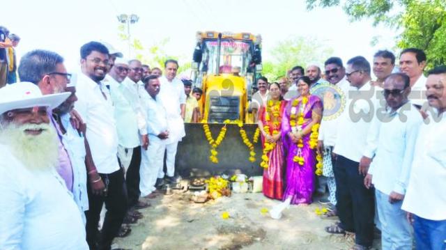 ಹಿರೇಕೋಡಿ ಗ್ರಾಮಕ್ಕೆ  1.25 ಕೋಟಿ ಅಭಿವೃದ್ಧಿ ಕಾಮಗಾರಿಗಳಿಗೆ ಚಾಲನ  