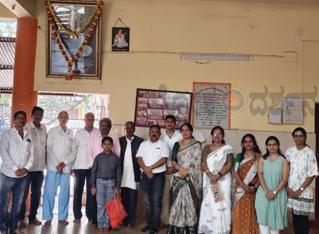 ಅಕ್ಕಮಹಾದೇವಿ ಭಾವ ಚಿತ್ರಕ್ಕೆ ಗಣ್ಯರಿಂದ ಮಾಲಾರೆ​‍್ಣ  