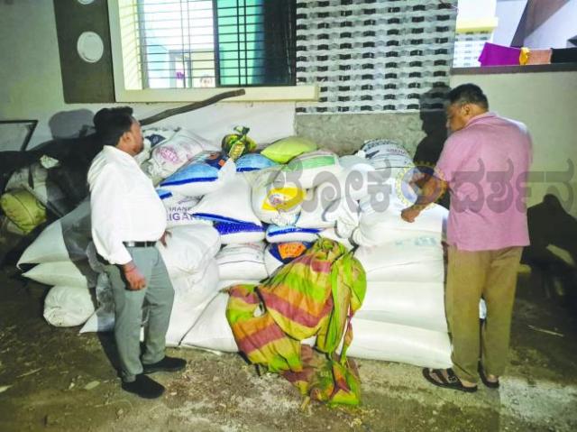 ಅಕ್ರಮ ಅಕ್ಕಿ ದಾಸ್ತಾನಿನ ಮೇಲೆ ತಹಶೀಲ್ದಾರ ದಾಳಿ 