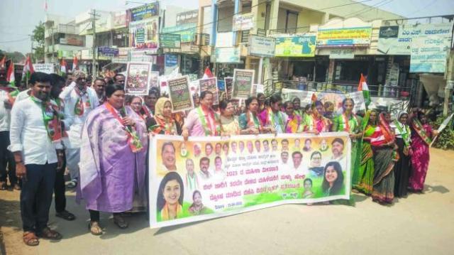 ಮಹಿಳಾ ಮೀಸಲಾತಿ ಬಿಲ್ ಇಂದೇ ಜಾರಿಗೆ ಬಿಜೆಪಿ ಸಿದ್ದವಿಲ್ಲ ಜ್ಯೋತಿ ಆಕ್ರೋಶಮಹಿಳಾ ಮೀಸಲಾತಿ ಹೆಸರಿನಲ್ಲಿ ಬಿಜೆಪಿ ರಾಜಕೀಯ ಅಮರೇಗೌಡ ಬೇಸರ