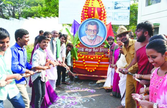 ಯಶಸ್ವಿಯಾದ ಬಣ್ಣದ ಅಂಗಳದಲ್ಲಿ ಚಿಣ್ಣರ ತೇರು ಹಾಗೂ ಮಕ್ಕಳ ಸಂತೆ 
