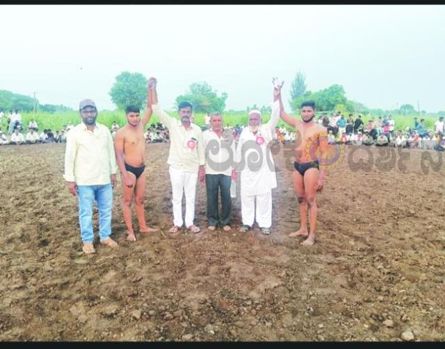 ಸಂಬರಗಿಯಲ್ಲಿ ಚಂದ್ರಗಿರಿ ದೇವಿ ಯಾತ್ರೆಯ ಕುಸ್ತಿ ಪದ್ದಾಟ