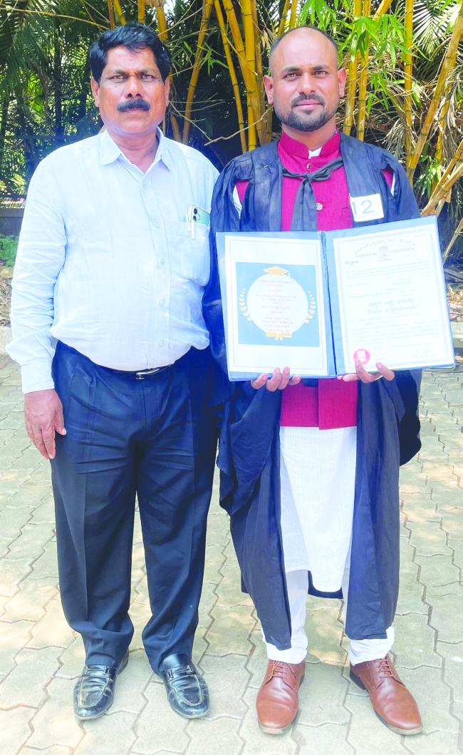 ಅಕ್ಷಯ್ ಕದ್ರಾಪೂರಕರ ಅವರಿಗೆ ಕರ್ನಾಟಕ ವಿಶ್ವವಿದ್ಯಾಲಯದಿಂದ ಡಾಕ್ಟರೇಟ್ ಪದವಿ ಪ್ರದಾನ 