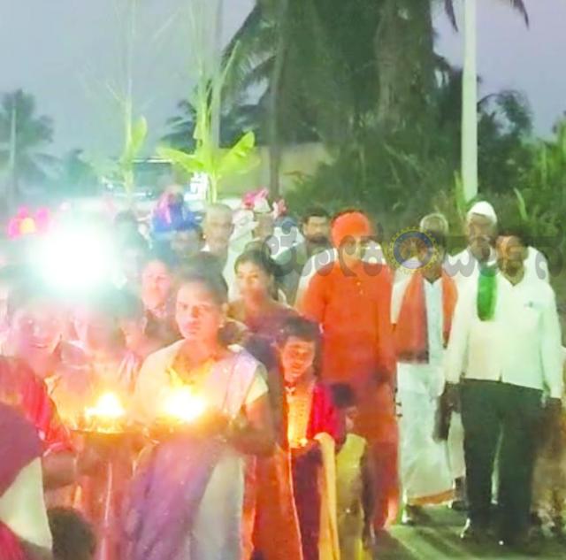 ಸತ್ಸಂಗದ ದಾರಿ ತೋರಿಸುವವನೇ ಗುರು: ಶ್ರೀಗಳು  