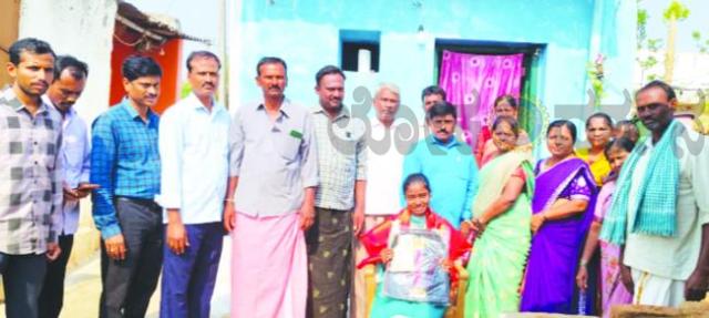 ಹಿರೇಮಲ್ಲನಕೆರೆ ಟಾಪರ್ ವಿದ್ಯಾರ್ಥಿನಿಯರಿಗೆ ಸನ್ಮಾನ  