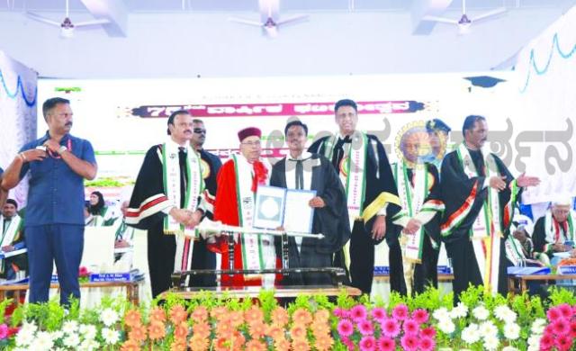 ಆನಂದಗೆ ಪಿಎಚ್‌.ಡಿ ಪದವಿ ಪ್ರಧಾನ 