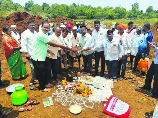4.50 ಕೋಟಿ ರೂ. ವೆಚ್ಚದ ಬ್ರಿಡ್ಜ್‌ ಕಂ ಬ್ಯಾರೆಜ್ ಕಾಮಗಾರಿಗೆ ಭೂಮಿ ಪೂಜೆ 