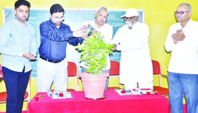 ಪ್ರತಿಭಾವಂತ ವಿದ್ಯಾರ್ಥಿಗಳು ಮಾತ್ರ ತೇರ್ಗಡೆ ಹೊಂದುತ್ತಾರೆಂಬುದು ತಪ್ಪು ಕಲ್ಪನೆ 