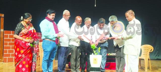 ಪ್ರೇಕ್ಷಕರನ್ನು ನಕ್ಕು ನಗಿಸಿದ ಸೆಕೆಂಡ್ ಹ್ಯಾಂಡ್ ಸದಾಶಿವ ನಾಟಕ 